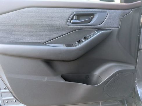Used 2023 Nissan Rogue S FWD image 13