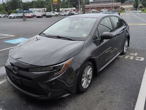 Used 2023 Toyota Corolla LE w/ LE Convenience Package FWD image 3