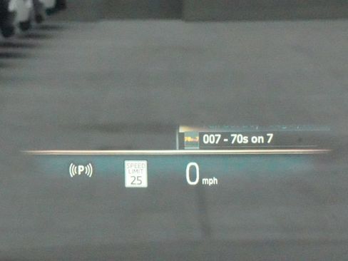 Used 2025 BMW i5 eDrive40i w/ Premium Package image 8