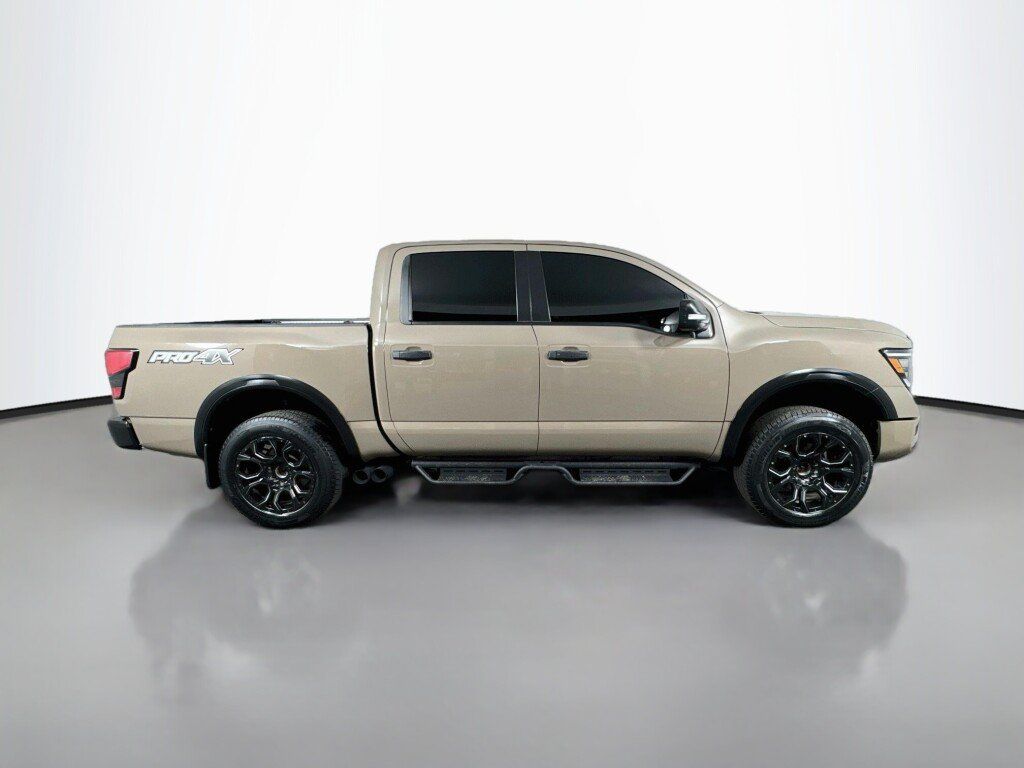 Used 2022 Nissan Titan PRO-4X w/ Pro-4x Convenience Package AWD/4WD image 6