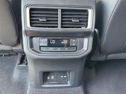 Used 2025 Volkswagen Atlas SE AWD/4WD image 25