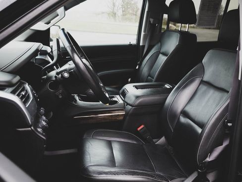 Used 2017 Chevrolet Suburban LT image 25