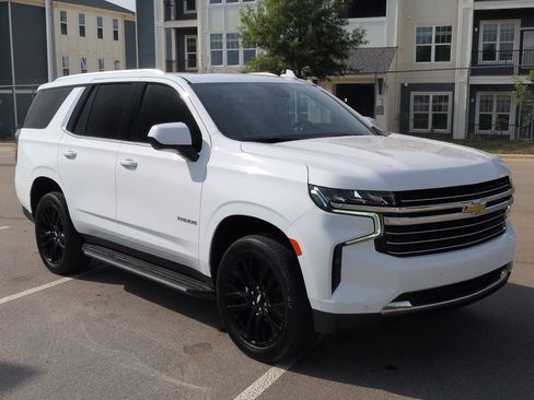 Used 2024 Chevrolet Tahoe LT RWD image 2
