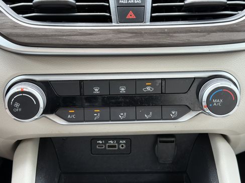 Used 2025 Nissan Altima 2.5 SV FWD image 7