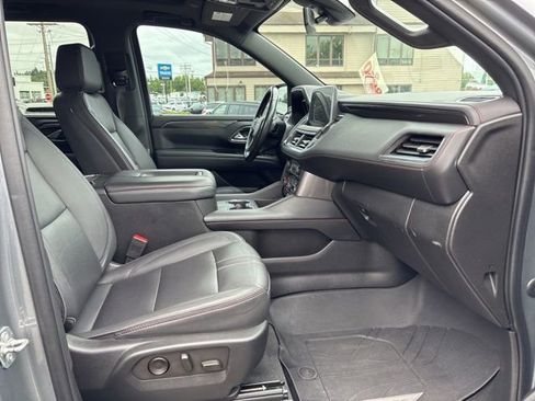 Used 2022 Chevrolet Suburban RST w/ Luxury Package AWD/4WD image 16