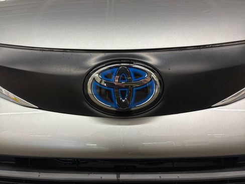 Used 2024 Toyota Sienna XLE w/ XLE Plus Package FWD image 32