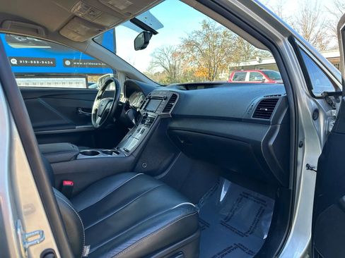 Used 2015 Toyota Venza XLE image 18