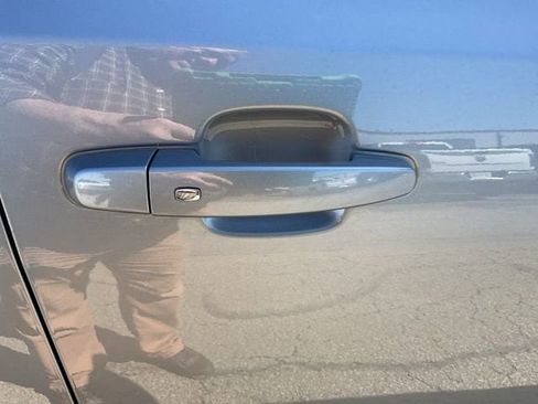 Used 2023 GMC Acadia SLE w/ Driver Convenience Package image 15