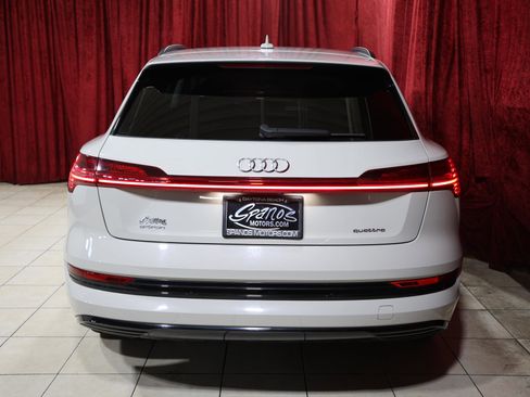 Used 2021 Audi e-tron Premium w/ Convenience Plus Package image 10