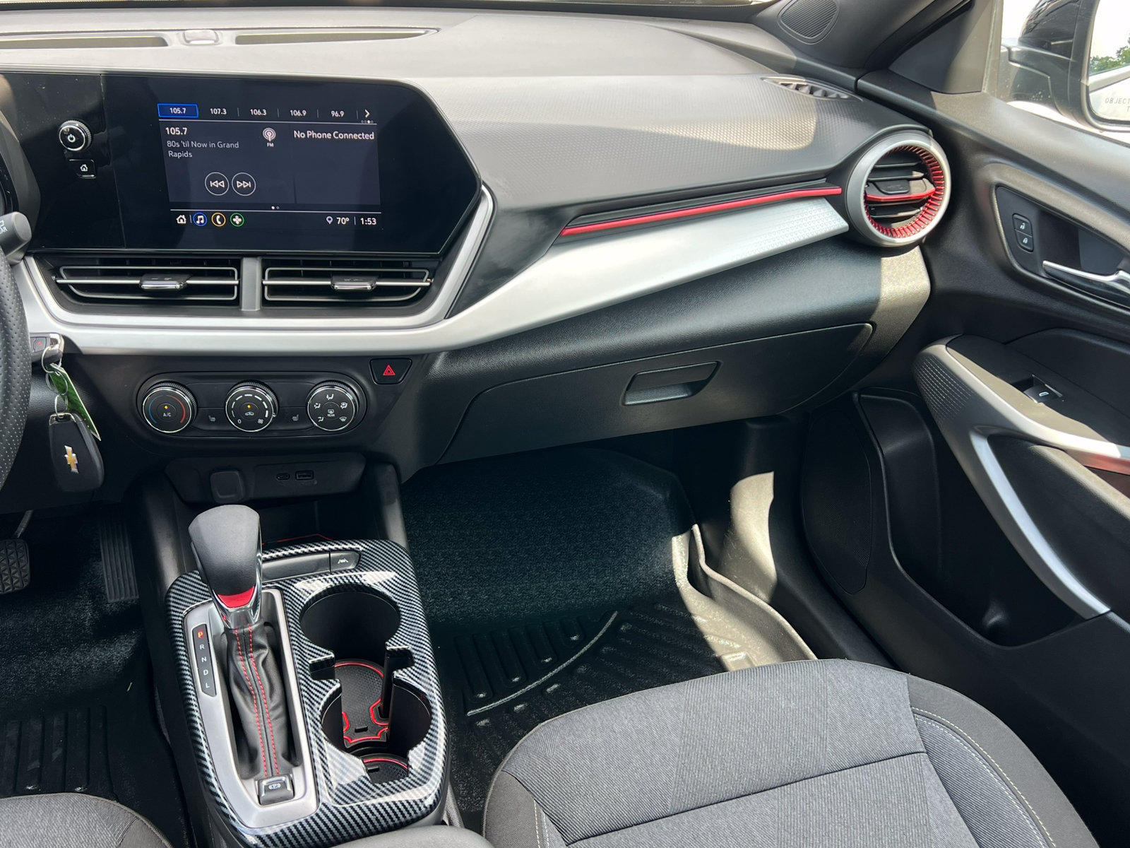 Certified 2024 Chevrolet Trax RS w/ Sunroof Package FWD image 35