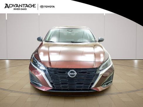 Used 2024 Nissan Altima 2.5 SV image 3