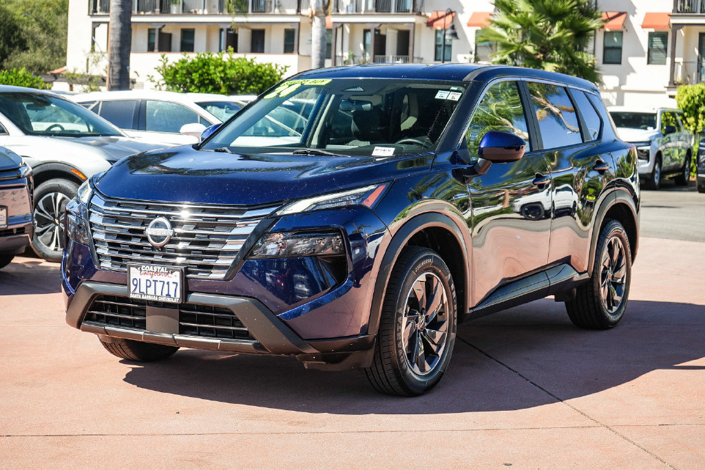 Used 2024 Nissan Rogue SV FWD image 3