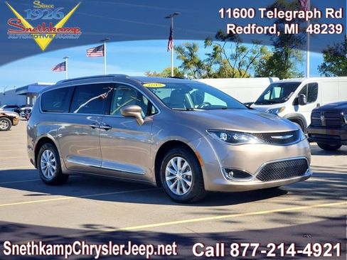 Certified 2018 Chrysler Pacifica Touring-L Plus image 1