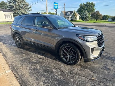Used 2025 Ford Explorer ST AWD/4WD image 5