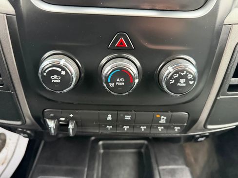 Used 2017 RAM 3500 Tradesman w/ Chrome Appearance Group AWD/4WD image 18