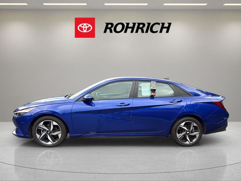 Used 2023 Hyundai Elantra SEL w/ Convenience Package FWD image 9