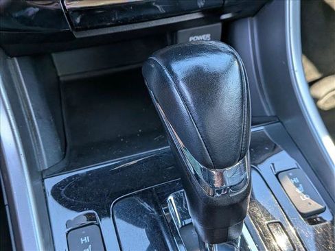 Used 2017 Honda Accord EX-L image 11