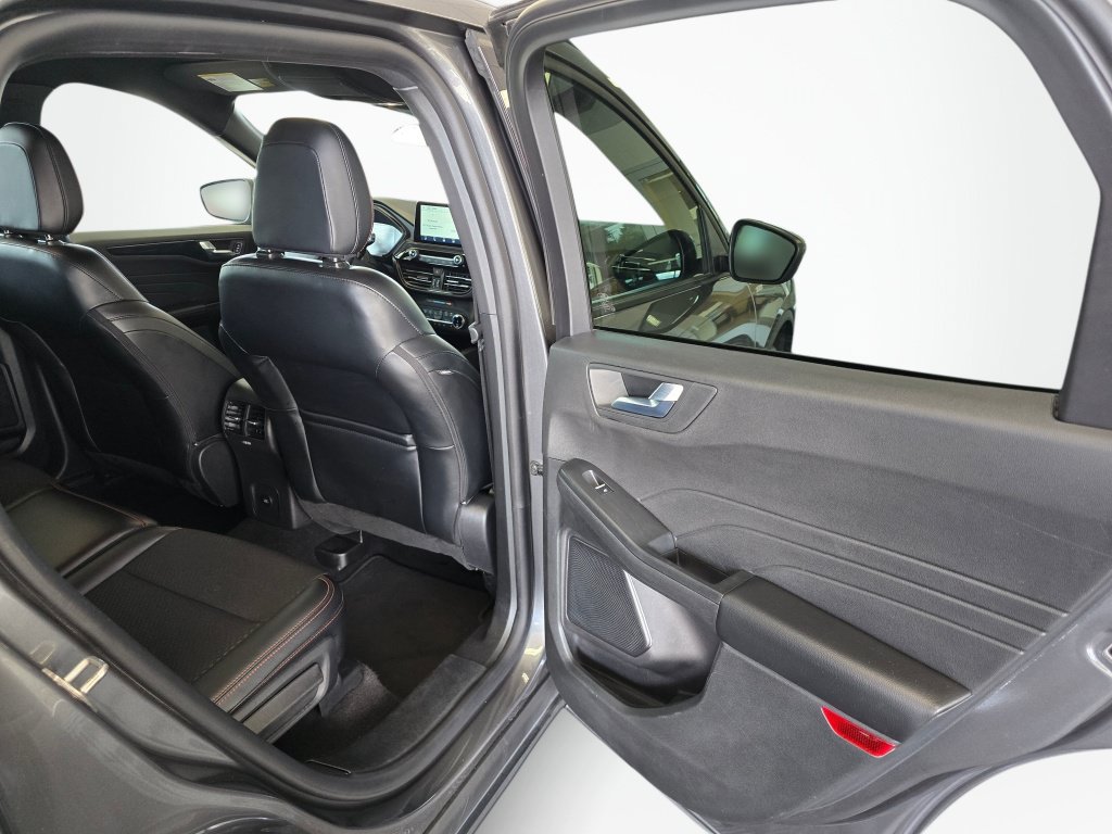 Used 2025 Ford Escape ST-Line Select AWD/4WD image 37