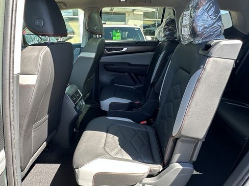 New 2026 Volkswagen Atlas Peak Edition AWD/4WD image 7