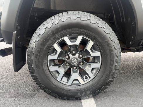 Used 2022 Toyota Tacoma TRD Off-Road AWD/4WD image 12