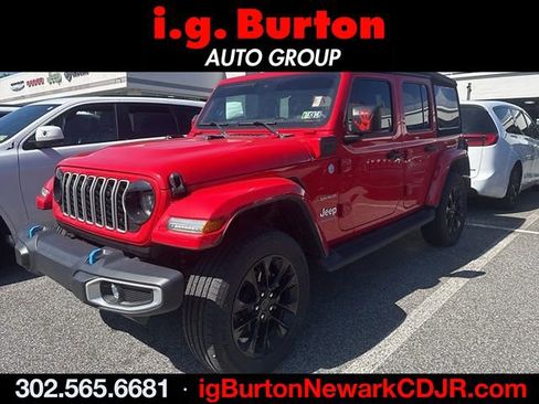 Used 2024 Jeep Wrangler Unlimited Sahara w/ Technology Group AWD/4WD image 1