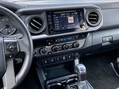 Used 2016 Toyota Tacoma TRD Sport w/ Premium & Technology Package AWD/4WD image 9