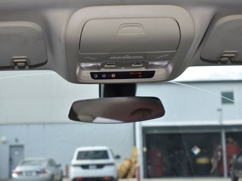 Used 2017 Cadillac XT5 Luxury image 27