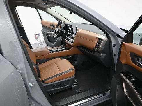 Used 2024 Nissan Pathfinder Platinum w/ Cargo Package image 6