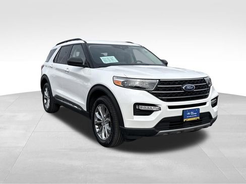 Certified 2023 Ford Explorer XLT w/ Equipment Group 202A image 5