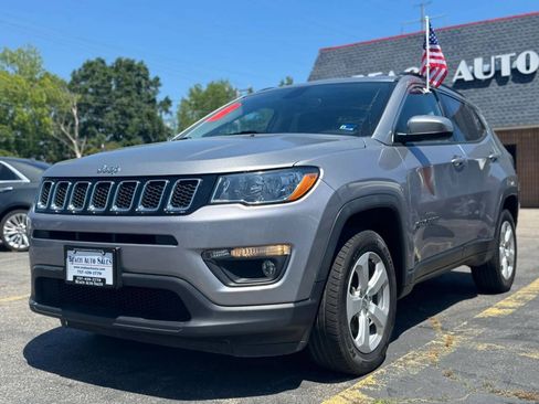 Used 2019 Jeep Compass Latitude w/ Cold Weather Group AWD/4WD image 4