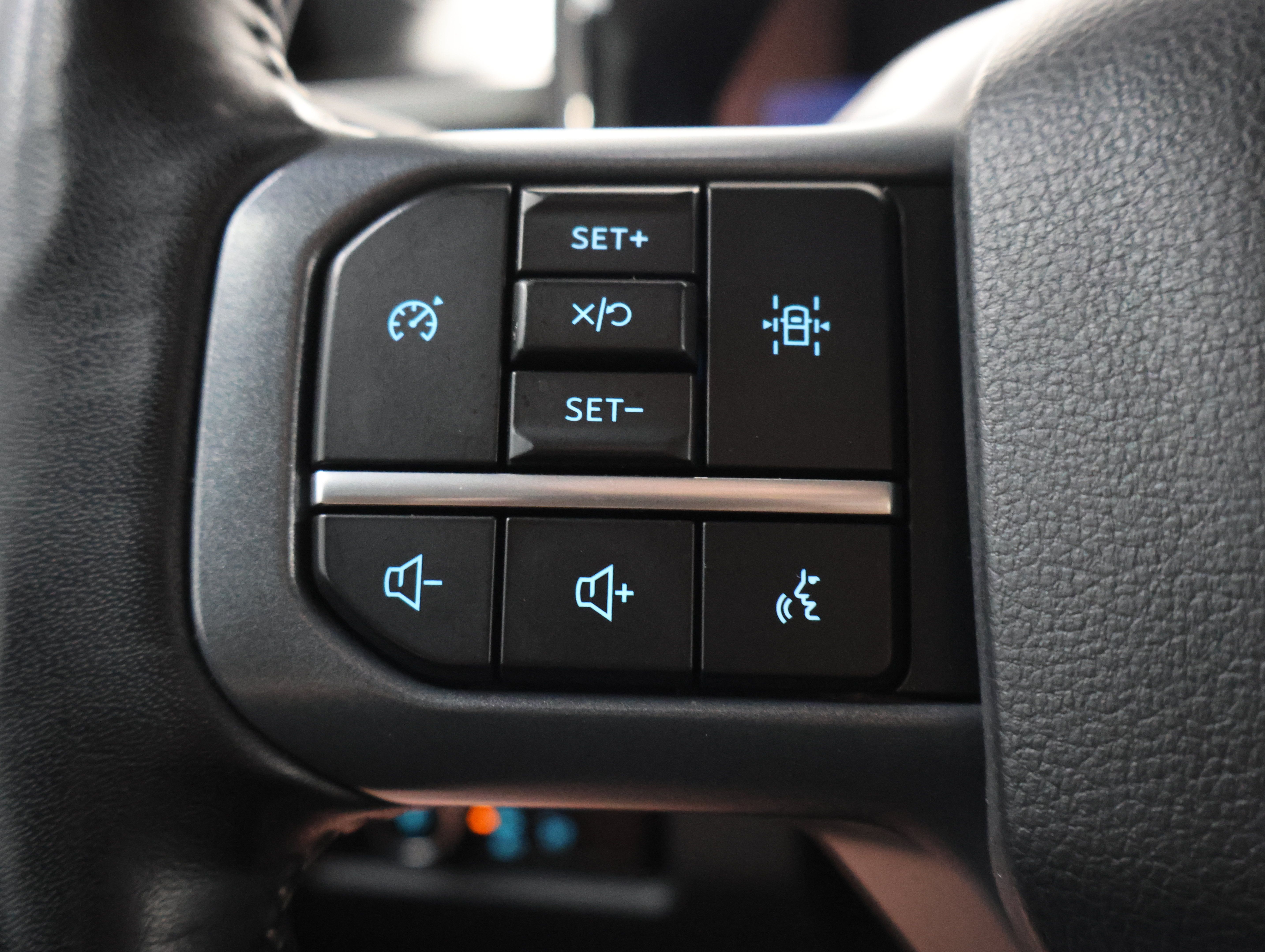 Used 2024 Ford F350 Lariat w/ Tremor Off-Road Package AWD/4WD image 15