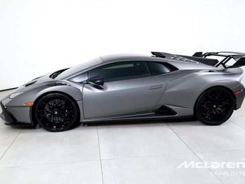 Used 2021 Lamborghini Huracan STO RWD image 5