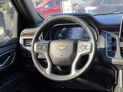 Used 2023 Chevrolet Suburban LT RWD image 22