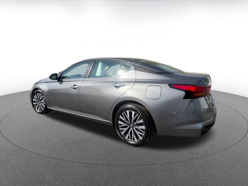 Used 2024 Nissan Altima 2.5 SV image 9