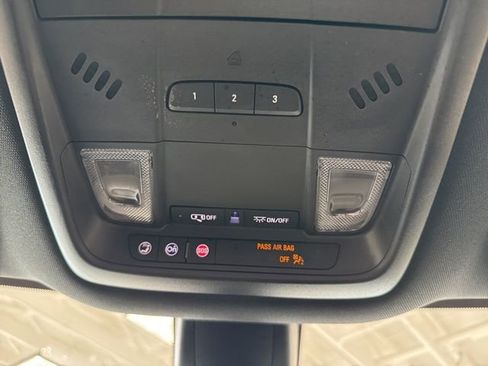 Used 2023 Buick Enclave Essence image 52