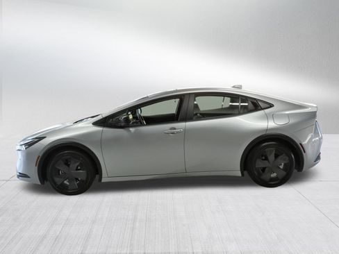 Certified 2025 Toyota Prius LE image 5
