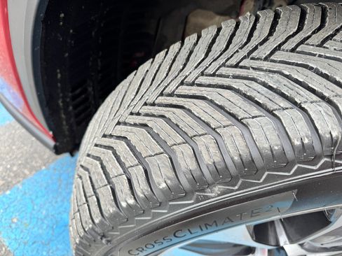 Used 2023 Toyota Highlander XLE image 45