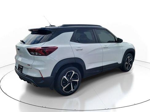 Used 2021 Chevrolet TrailBlazer RS w/ Sun and Liftgate Package FWD image 2