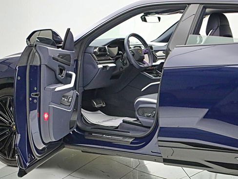 Used 2025 Lamborghini Urus SE AWD/4WD image 7