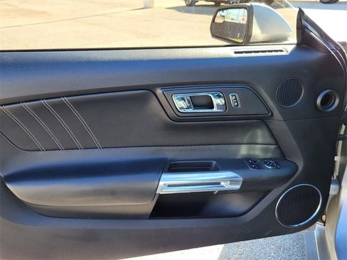 Used 2016 Ford Mustang Premium image 20