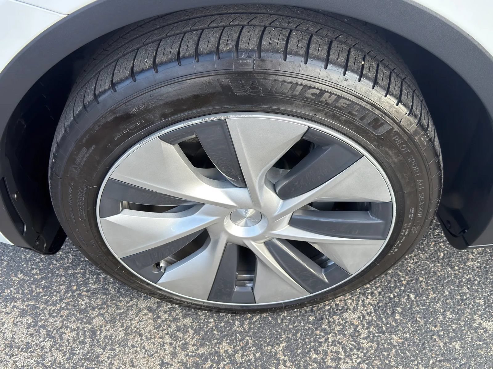 Used 2022 Tesla Model Y Long Range AWD/4WD image 10