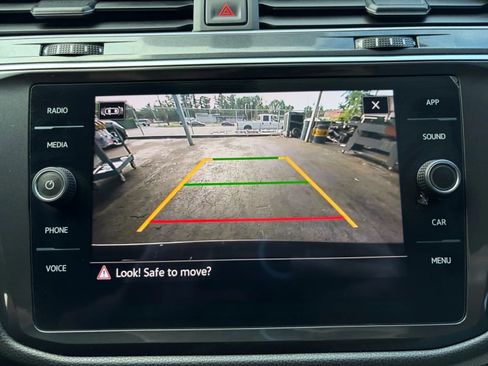 Used 2021 Volkswagen Tiguan SE R-Line AWD/4WD image 34