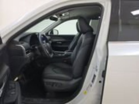 Used 2024 Toyota Grand Highlander XLE FWD image 5