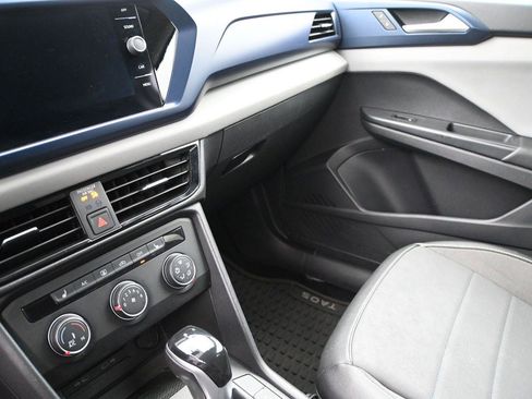 Used 2022 Volkswagen Taos SE AWD/4WD image 4