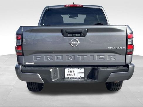 Used 2023 Nissan Frontier SV image 6