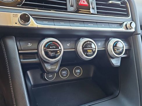 Used 2022 Genesis G70 2.0T image 22