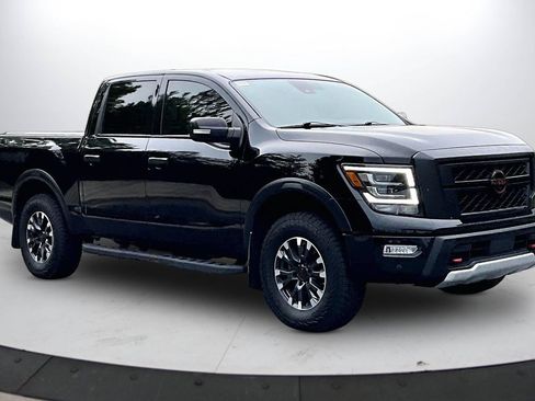 Used 2023 Nissan Titan PRO-4X w/ Pro-4x Convenience Package AWD/4WD image 2