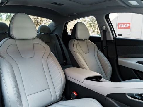 New 2026 Hyundai Elantra Limited image 25