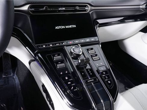 Used 2025 Aston Martin V8 Vantage Coupe RWD image 25