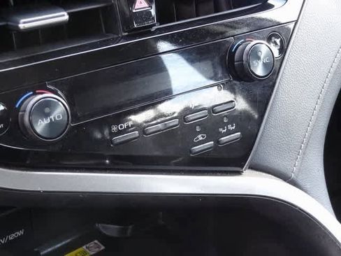 Used 2024 Toyota Camry XLE image 20